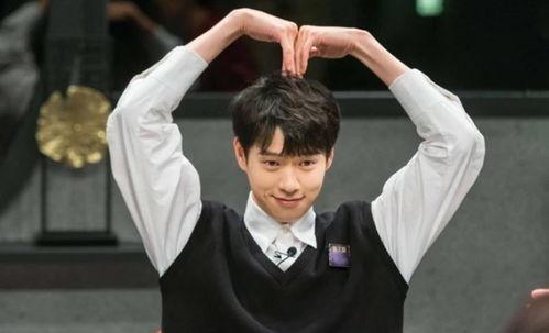 魏大勋爸爸吃瓜视频,吃瓜视频引发网友热议