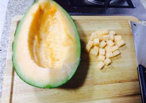 老爸吃哈密瓜的视频,甜蜜滋味尽收眼底